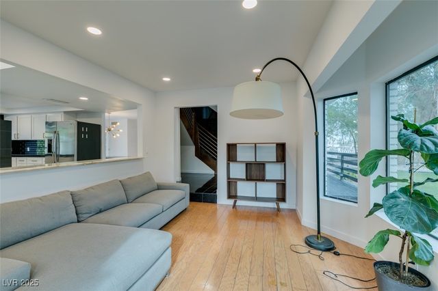 2875 Rosanna Street, Las Vegas, NV 89117