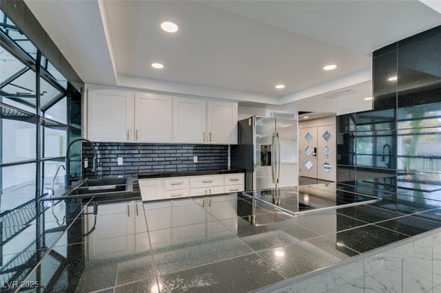 2875 Rosanna Street, Las Vegas, NV 89117