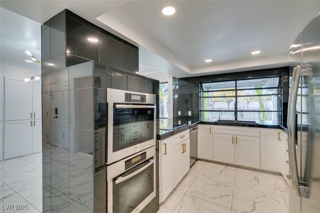 2875 Rosanna Street, Las Vegas, NV 89117