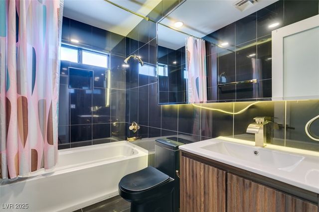 2875 Rosanna Street, Las Vegas, NV 89117