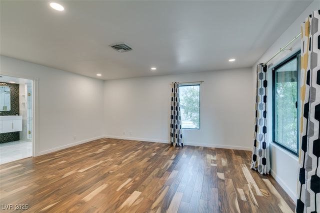 2875 Rosanna Street, Las Vegas, NV 89117