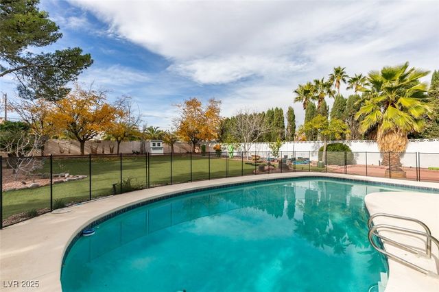 2875 Rosanna Street, Las Vegas, NV 89117