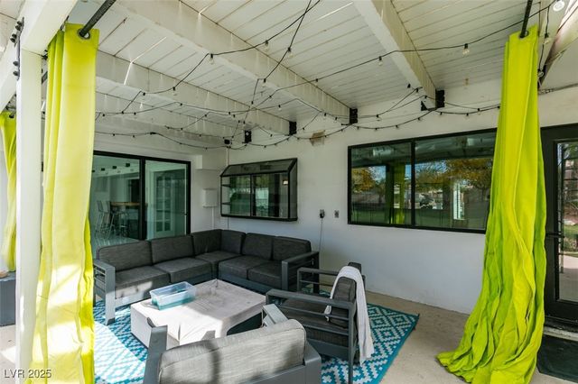 2875 Rosanna Street, Las Vegas, NV 89117