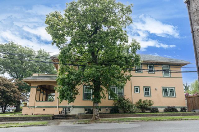 1025 W KING ST, Martinsburg, WV 25401