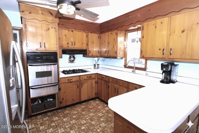 60 Shell Street, Beachwood, NJ 08722