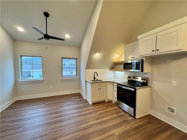 127 N Hawkstone Drive, Fayetteville, AR 72704