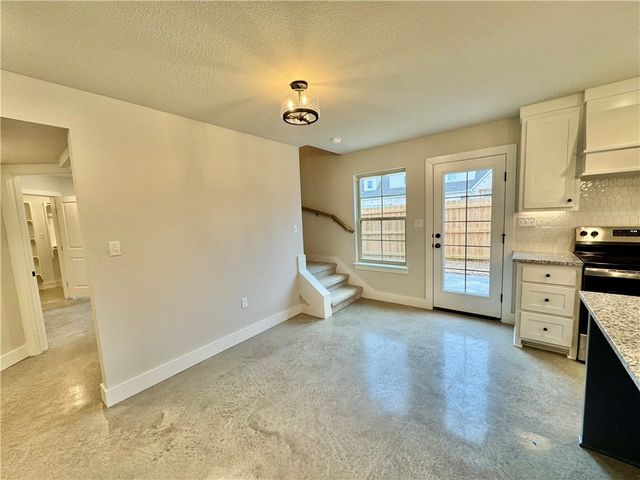 127 N Hawkstone Drive, Fayetteville, AR 72704