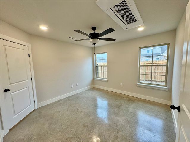 127 N Hawkstone Drive, Fayetteville, AR 72704