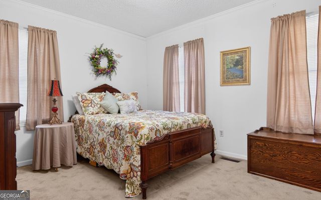 127 W Stuart Avenue, Lyons, GA 30436