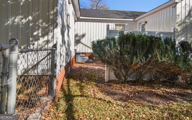 127 W Stuart Avenue, Lyons, GA 30436