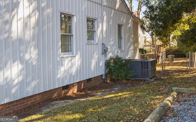 127 W Stuart Avenue, Lyons, GA 30436