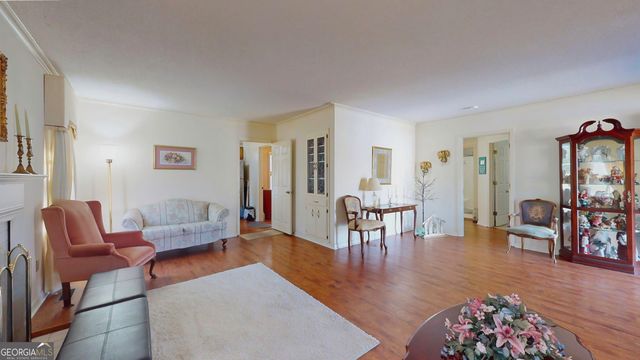 127 W Stuart Avenue, Lyons, GA 30436