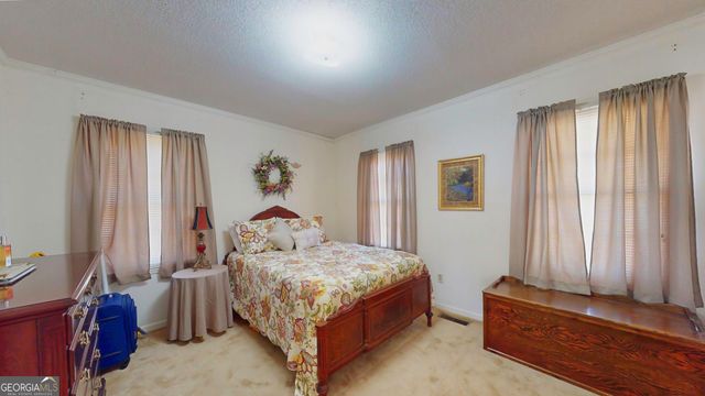 127 W Stuart Avenue, Lyons, GA 30436