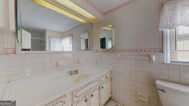 127 W Stuart Avenue, Lyons, GA 30436