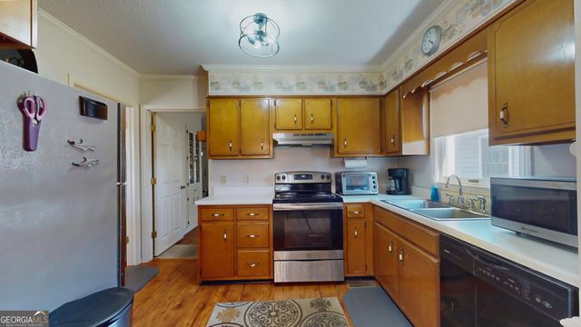 127 W Stuart Avenue, Lyons, GA 30436