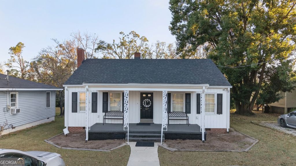 127 W Stuart Avenue, Lyons, GA 30436