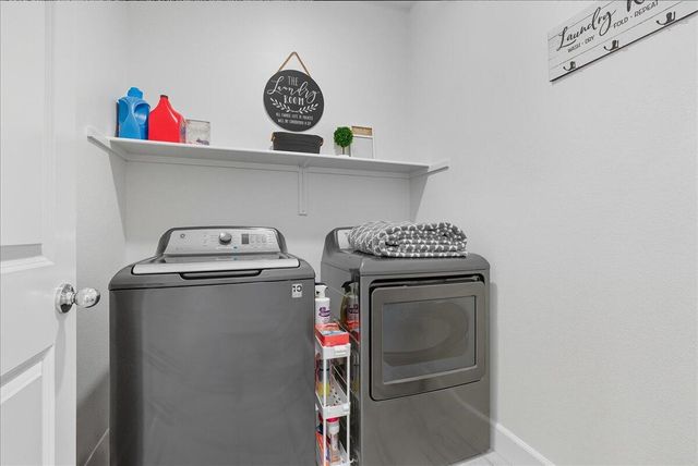 3320 E Laura Avenue, Visalia, CA 93292