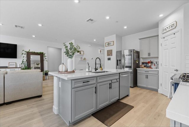 3320 E Laura Avenue, Visalia, CA 93292