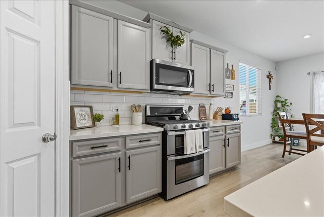 3320 E Laura Avenue, Visalia, CA 93292