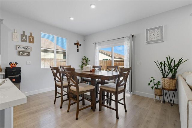 3320 E Laura Avenue, Visalia, CA 93292