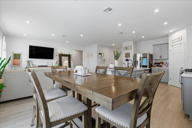 3320 E Laura Avenue, Visalia, CA 93292