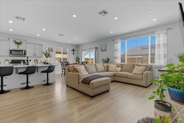 3320 E Laura Avenue, Visalia, CA 93292