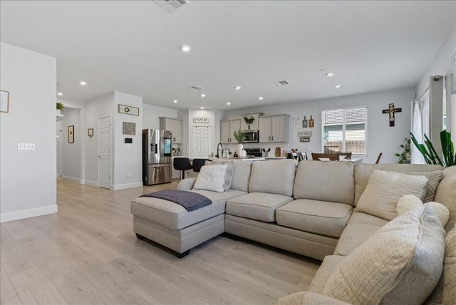 3320 E Laura Avenue, Visalia, CA 93292