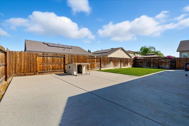 3320 E Laura Avenue, Visalia, CA 93292