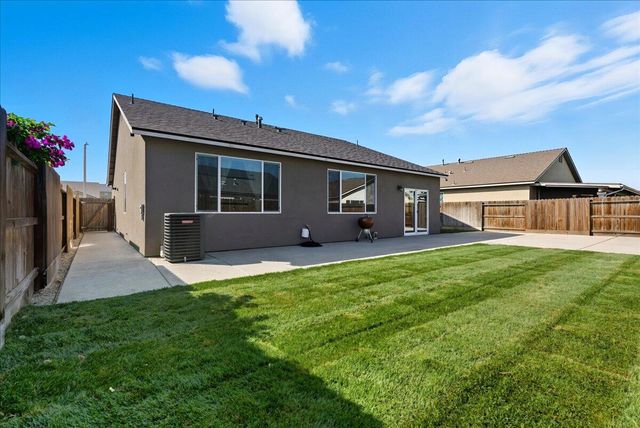 3320 E Laura Avenue, Visalia, CA 93292