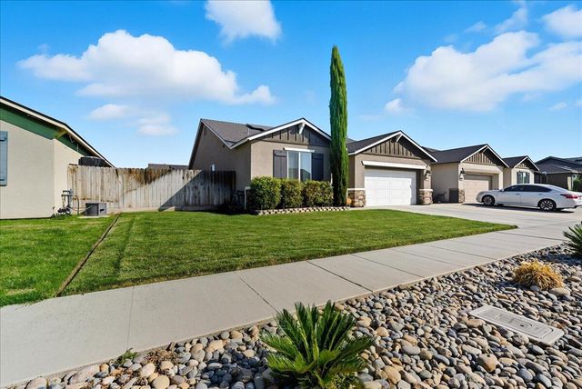 3320 E Laura Avenue, Visalia, CA 93292