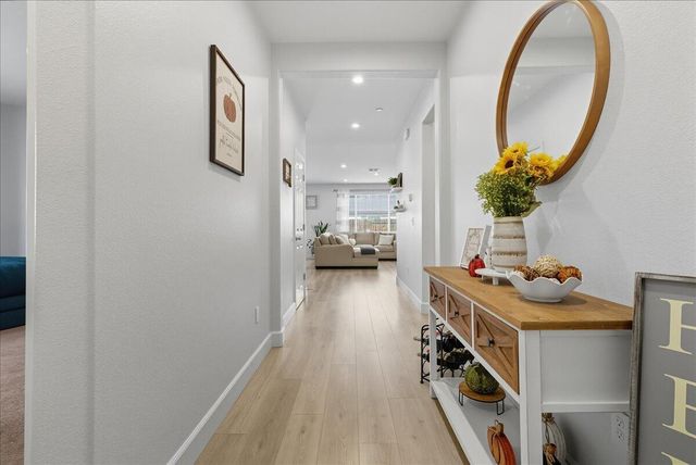 3320 E Laura Avenue, Visalia, CA 93292