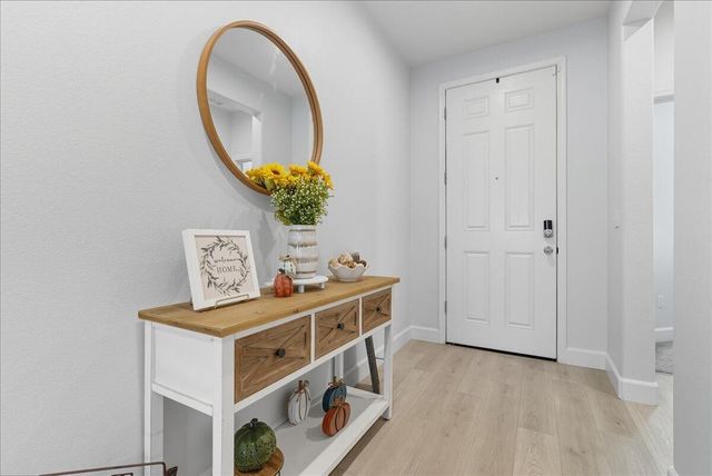 3320 E Laura Avenue, Visalia, CA 93292