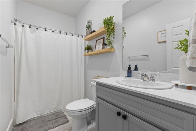 3320 E Laura Avenue, Visalia, CA 93292