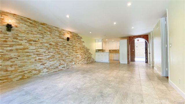 5901 Canterbury Drive 11, Culver City, CA 90230