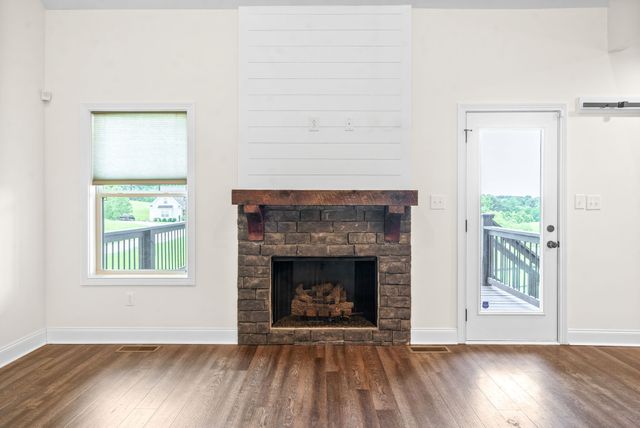 1452 Hickory Point Rd, Clarksville, TN 37043