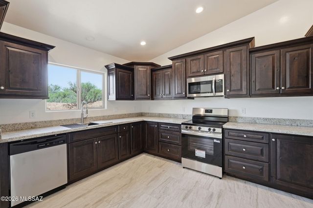 1213 Dos Corte, Rio Rico, AZ 85648