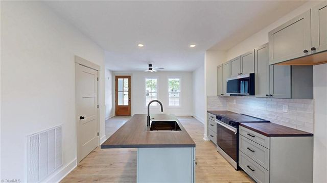 18 Cramer Street, Thomasville, NC 27360