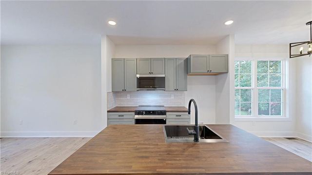 18 Cramer Street, Thomasville, NC 27360