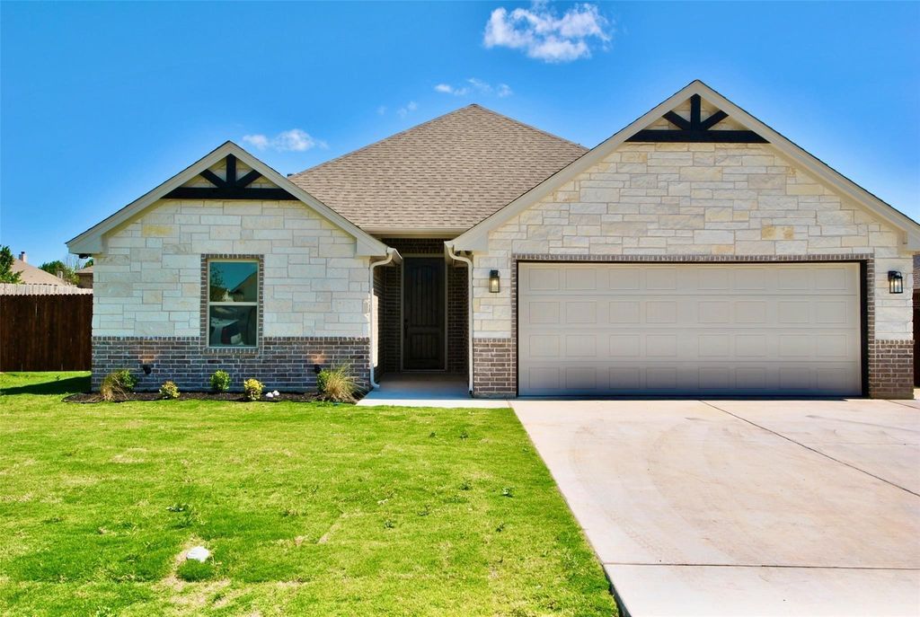 3002 Promenade Drive, Granbury, TX 76049