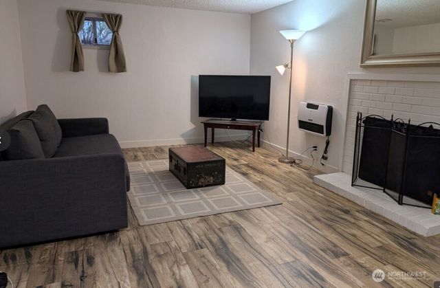 936 N 101st Street, Seattle, WA 98133