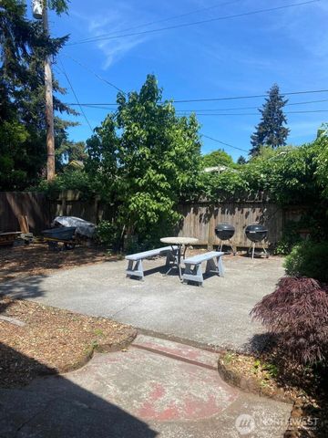 936 N 101st Street, Seattle, WA 98133