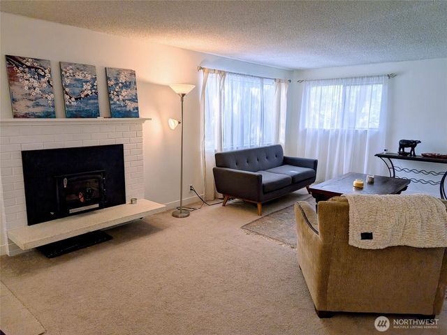 936 N 101st Street, Seattle, WA 98133