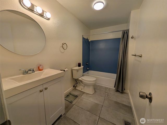 936 N 101st Street, Seattle, WA 98133