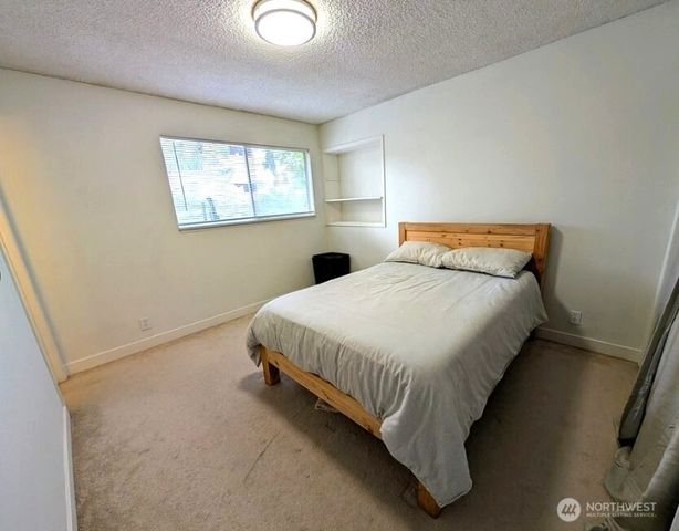 936 N 101st Street, Seattle, WA 98133