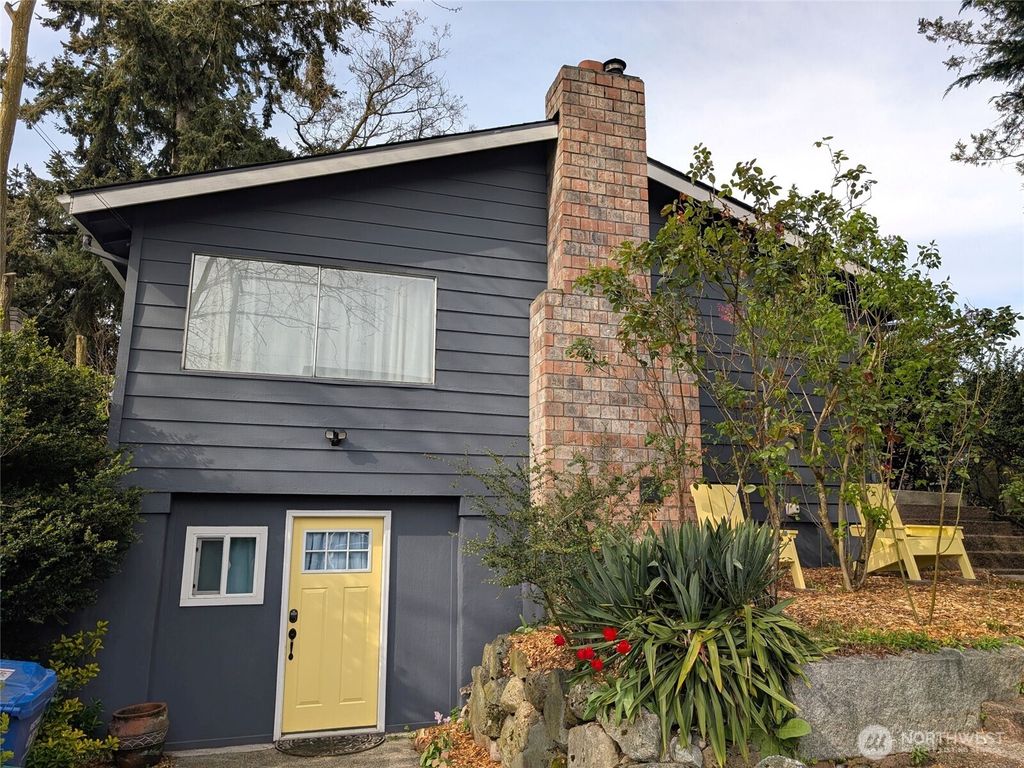 936 N 101st Street, Seattle, WA 98133