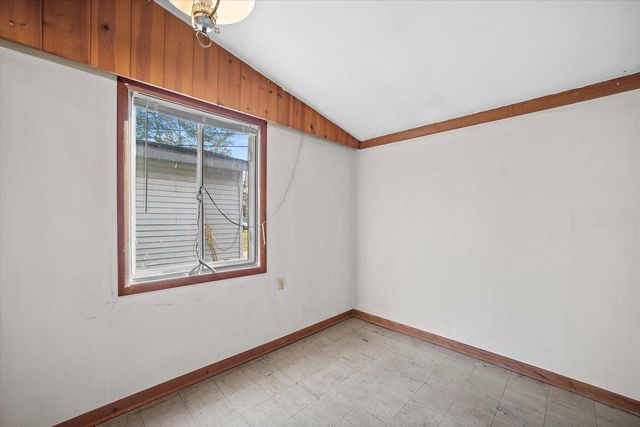 10410 Root River DRIVE, Caledonia, WI 53108