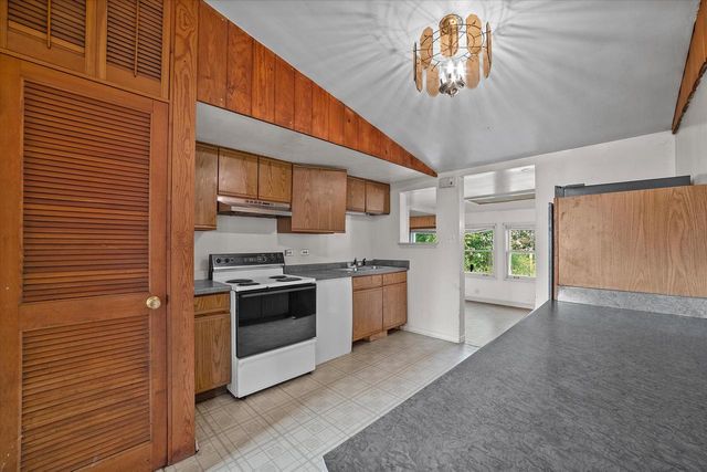 10410 Root River DRIVE, Caledonia, WI 53108