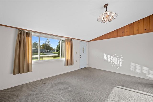 10410 Root River DRIVE, Caledonia, WI 53108