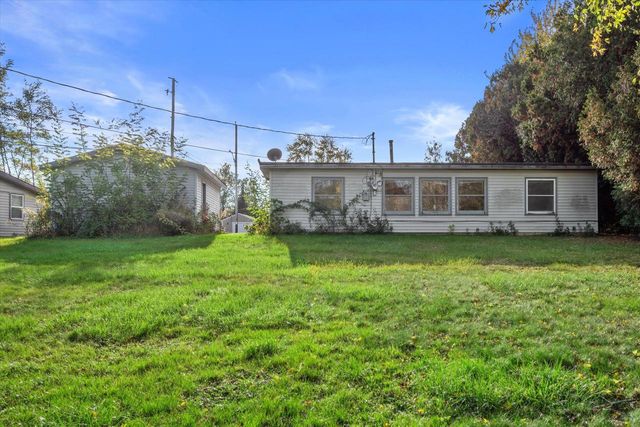 10410 Root River DRIVE, Caledonia, WI 53108