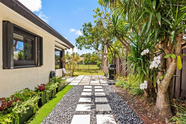 305 SW 28th Avenue, Delray Beach, FL 33445